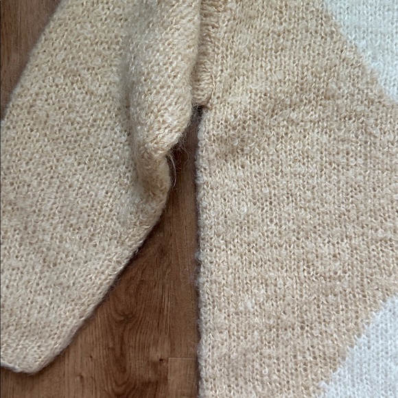 Vintage Ellen Tracy Cream and Tan Roll Turtleneck Sweater - Picture 7 of 7